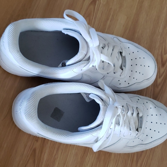 Nike Air Force One shoes - Picture 4 of 5